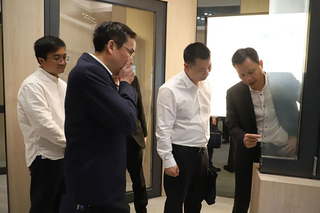 �ڼα����˶�����ͬ�������������