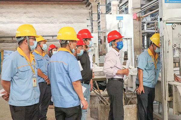 ר����һ�к͹�˾�򵼡���������һͬ�����������������������Լ���ҵ��Ѷ