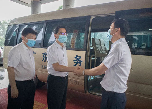 �˶��³��Ե�����ĵ������ֻ�ӭ