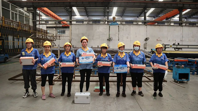 �˴�ο�ʣ������������ü���һ��Ա��������ᵽ�˵��ͼ��ŵľ�ע����ů