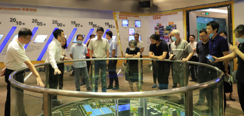 ΰ��Я���Ϻ����޽�ѧ�ᣬ����������̽��������ƽӹ�֮��